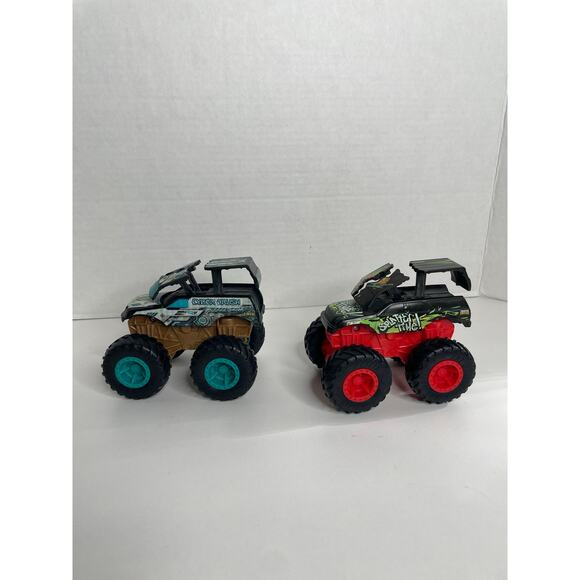 Hot Wheels Monster Trucks Bash Ups Cyber Crush Splatter Time - Picture 2 of 4